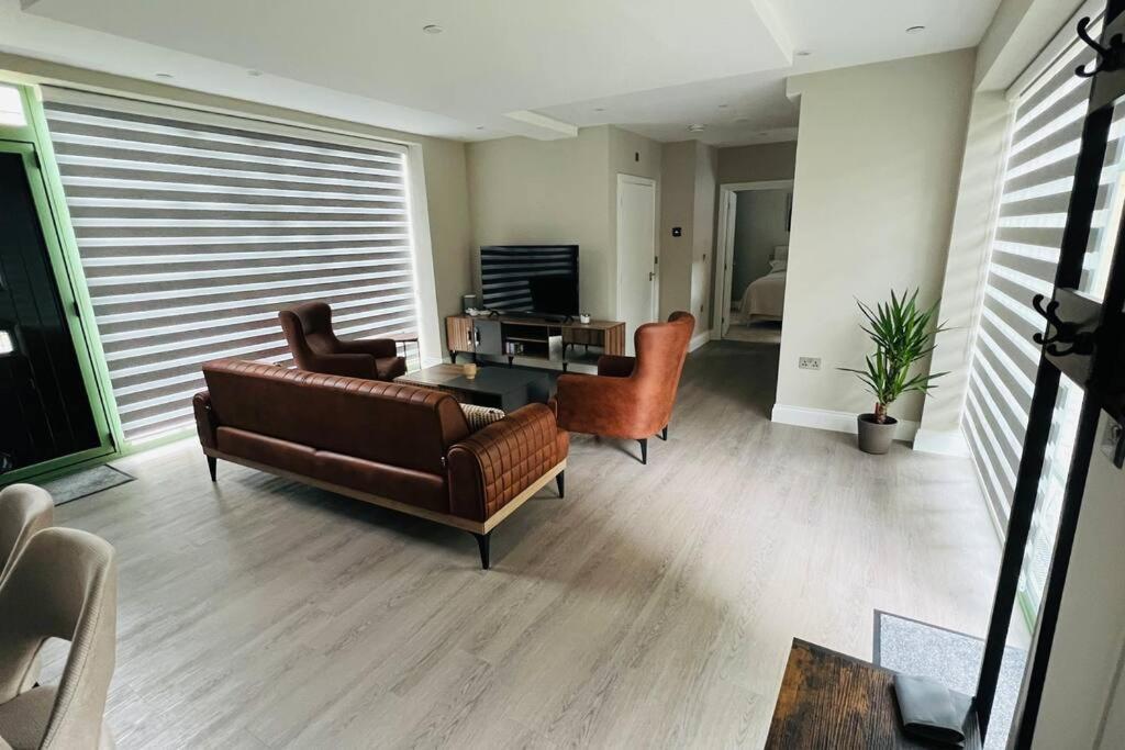A House Designed For You… Edmonton Exterior foto